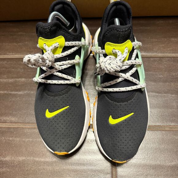 Nike Shoes Womens 7 React Presto Athletic Sneakers CJ0554-001 Black Multicolor - Picture 3 of 8